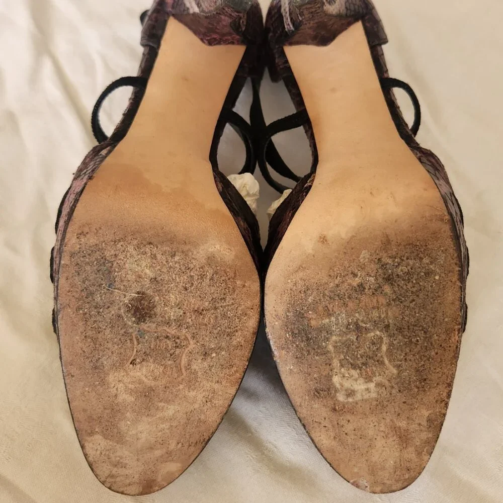 Stuart Weitzman RARE T Strap Python heels size 7 - Picture 9 of 9